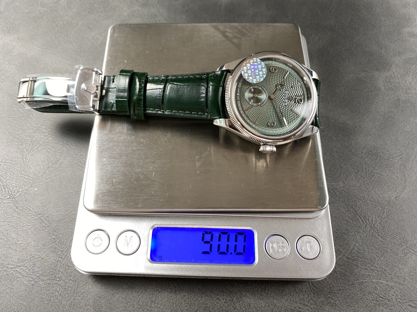 Peso 90 grammi orologio replica su bilancia digitale