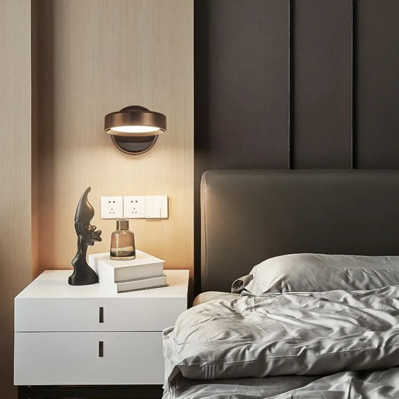 Modish Rotating Circular Chrome Wall Sconce