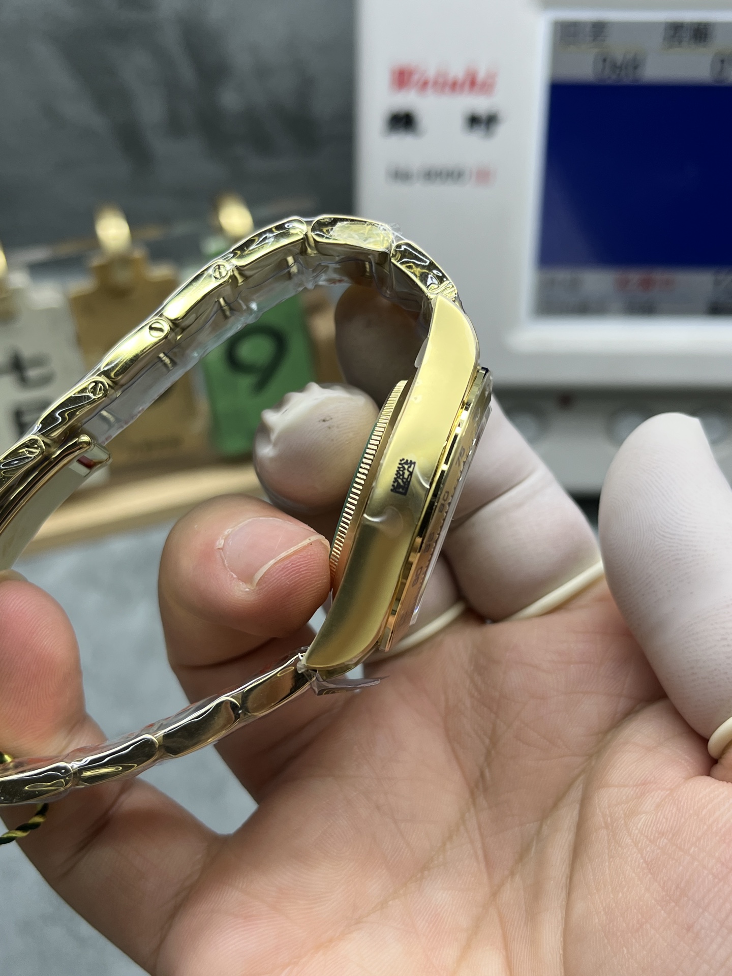 Side view of gold Daytona lug and crown guard detailing