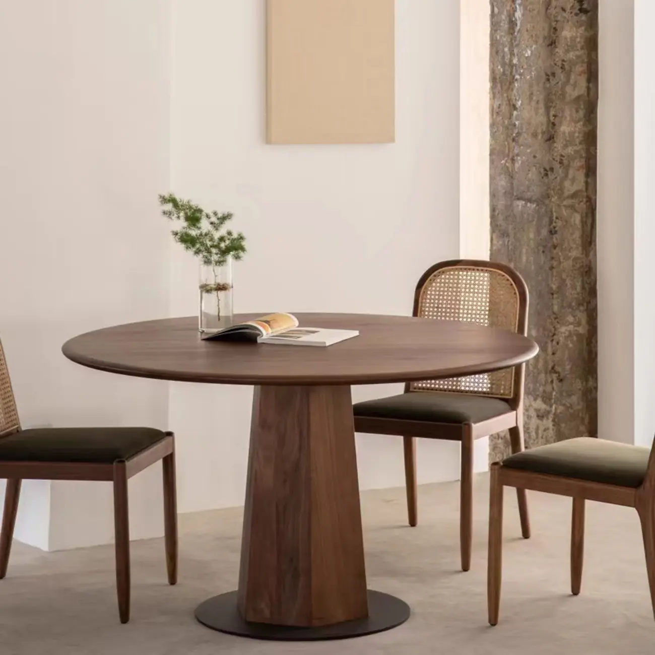 Traditional Pine Solid Wood Round Dining Table