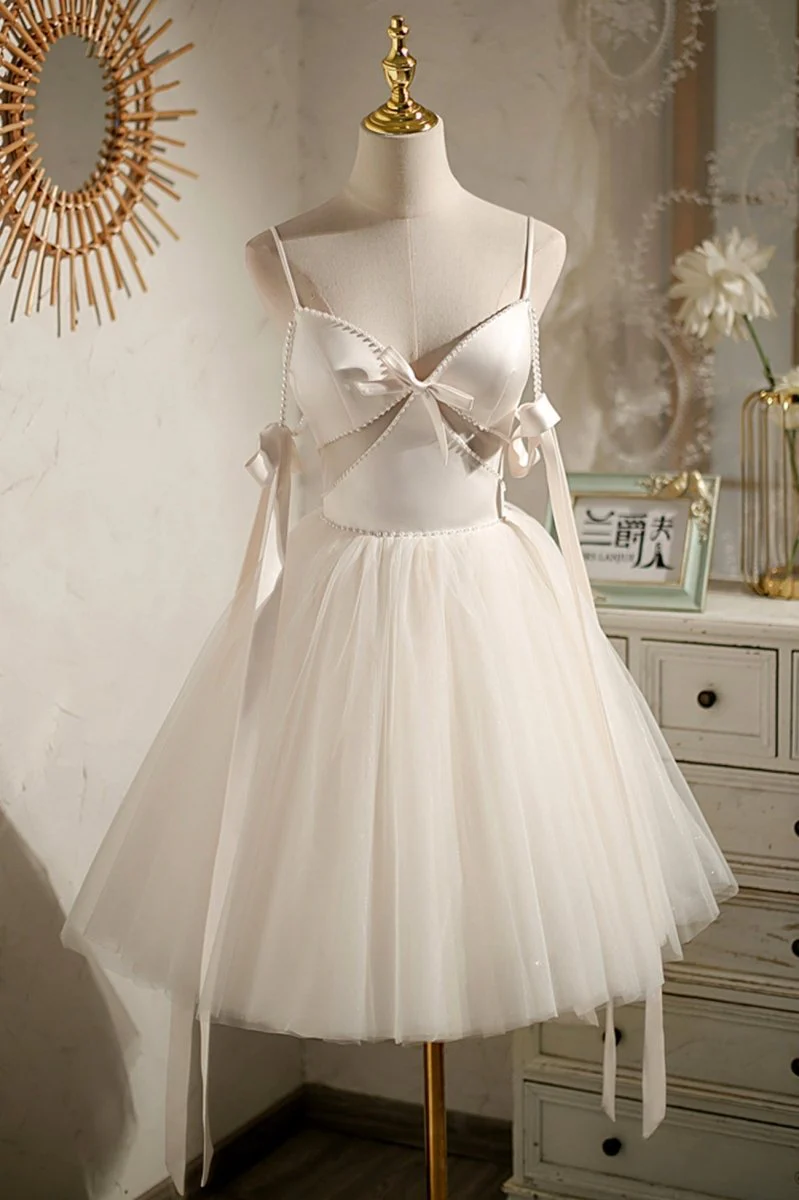 Champagne Spaghetti Straps V-Neck Tulle Short Homecoming Dress with Bow