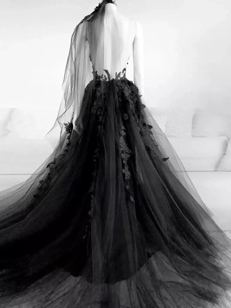 Sexy Black Lace Appliques Sleeveless Tulle Backless Wedding Dresses with Veil