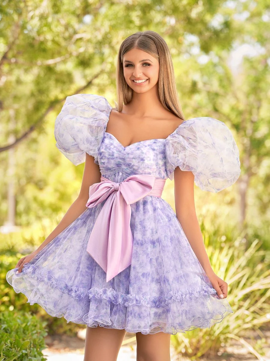 A-Line Sweetheart Lavender Short Homecoming Dress With Puff Sleeves