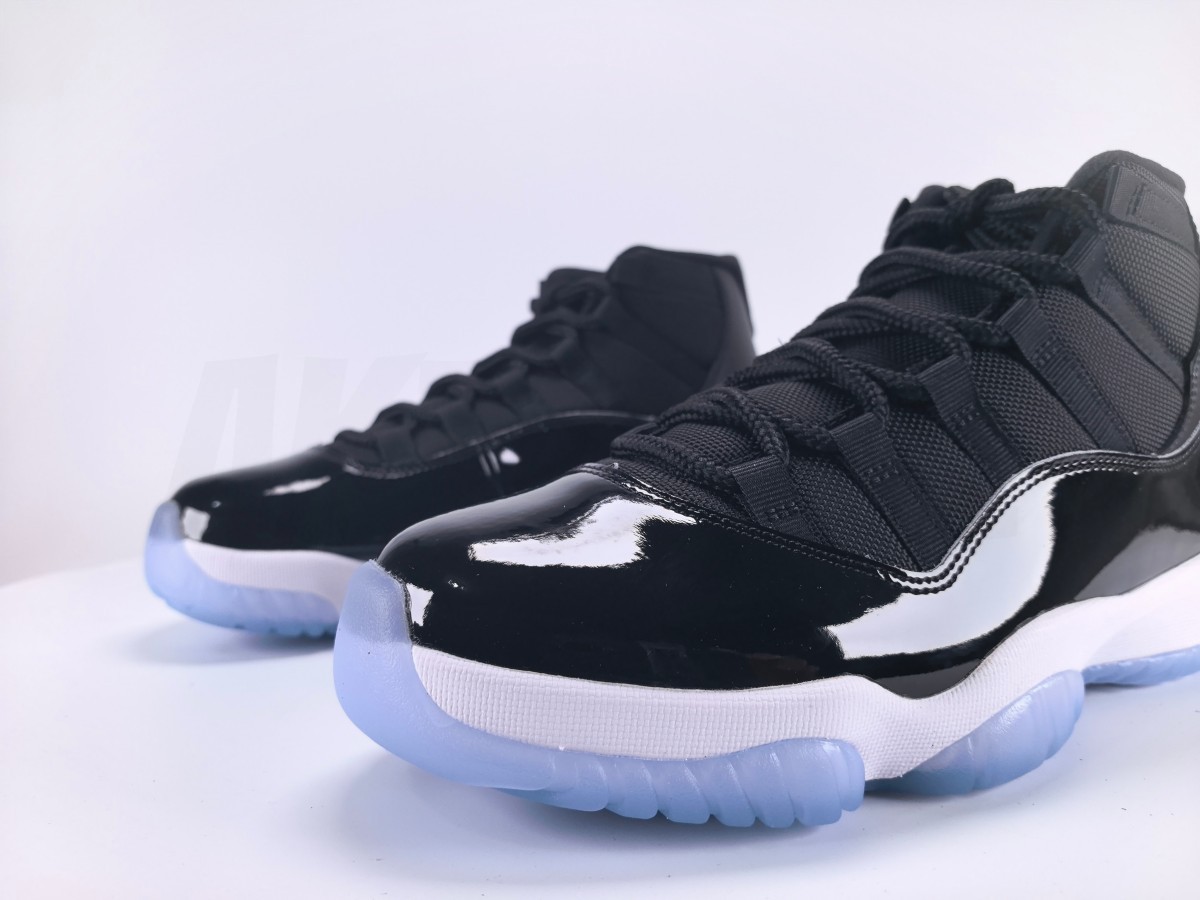 Air Jordan 11 Retro Space Jam - Aktrende