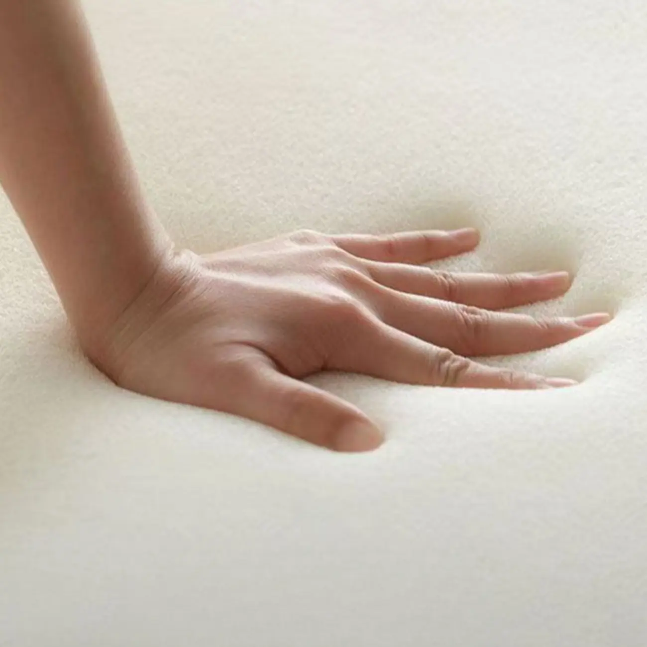 Urban Chic Curved Back Upholstered Trufted Dining Chairs