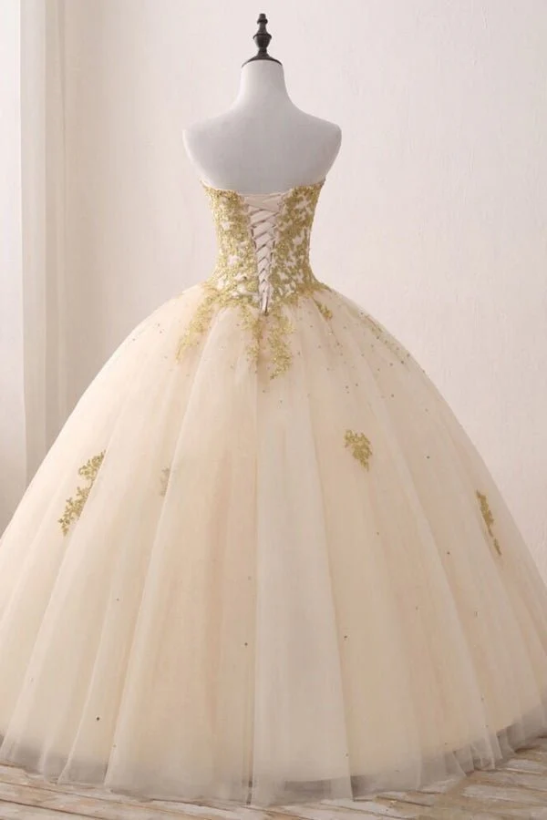 Quinceanera Dress Ivory Ball Gown Sweetheart Appliques Beading Prom Dresses