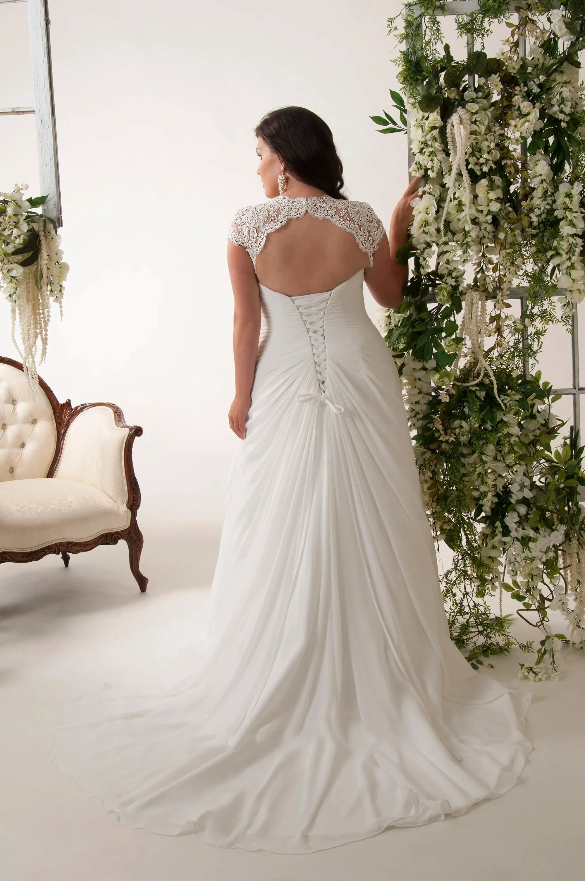 Sheath V-Neck Appliqued Cap-Sleeve Chiffon Wedding Dress With Ruching And Keyhole