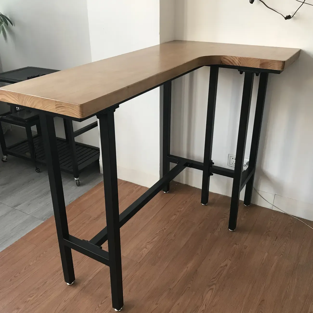 Industrial Natural Wooden Iron Trestle L-Shape Bar Tables