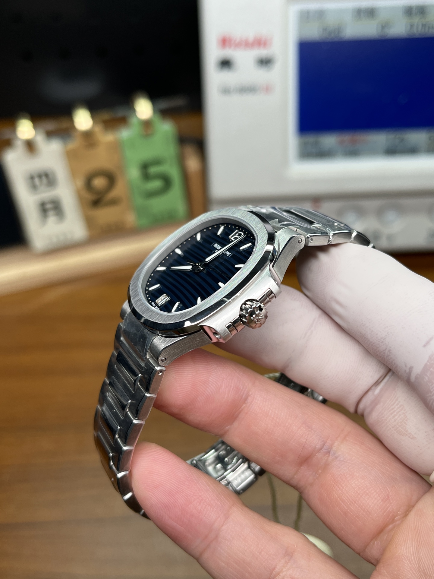 Patek Philippe Nautilus replica side profile showing case thickness, crown, and integrated bracelet