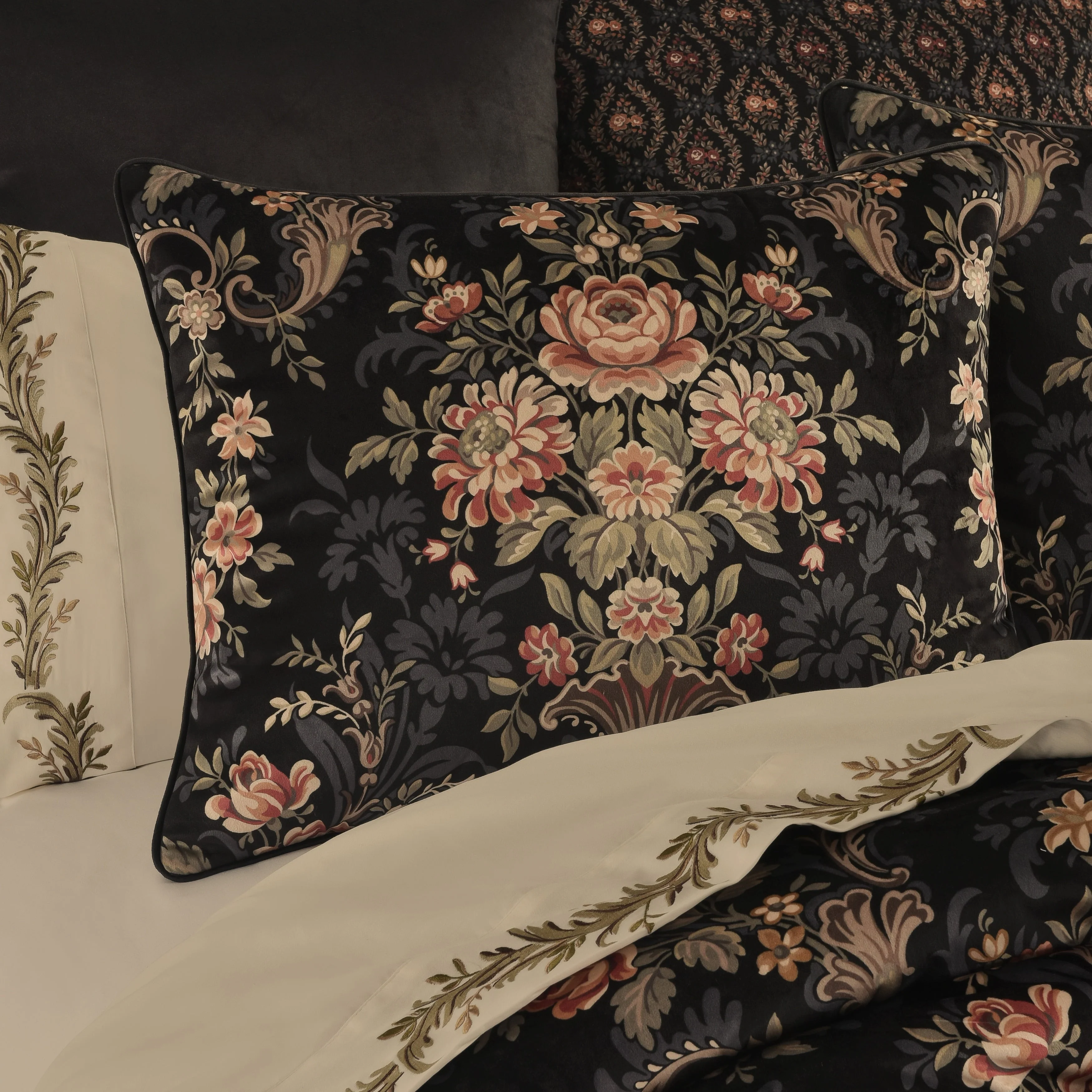 J. Queen New York Chanticleer Comforter Set