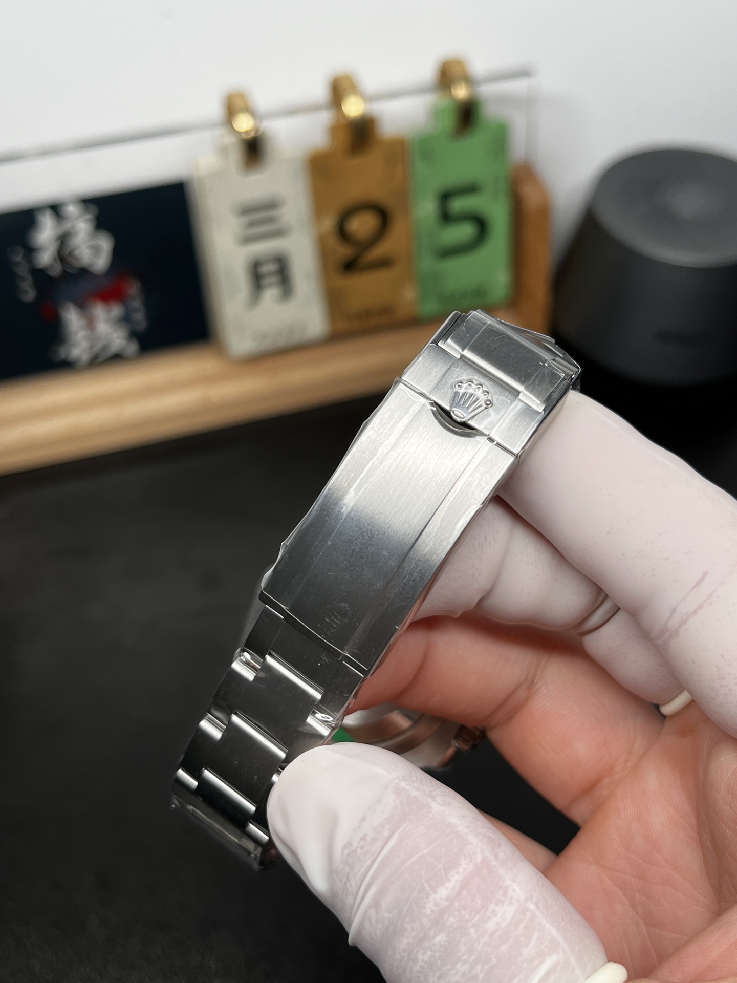 Rolex replica clasp close-up with brushed steel finishing