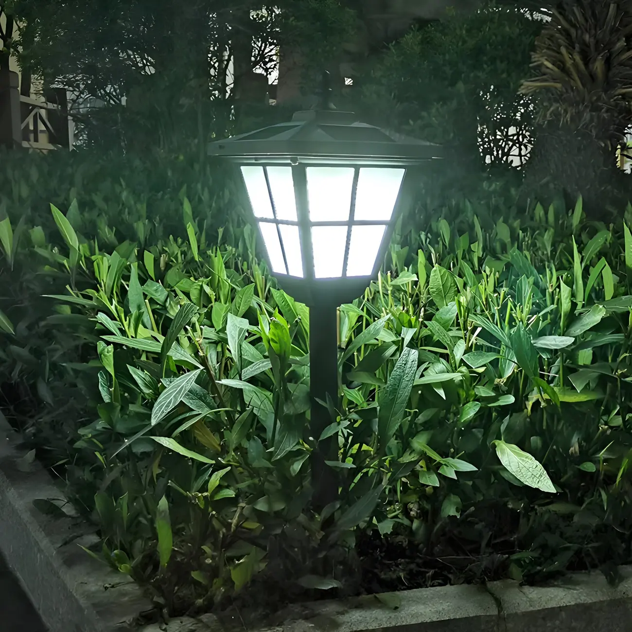 Classic Trapezoid Pane Solar Landscape Lighting