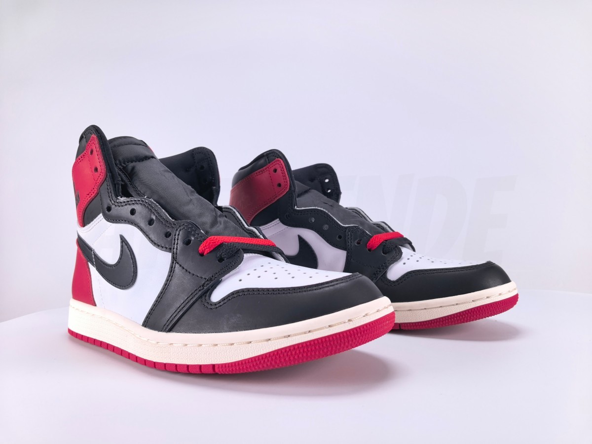 Jordan 1 Retro High OG Black Toe Reimagined - Aktrende