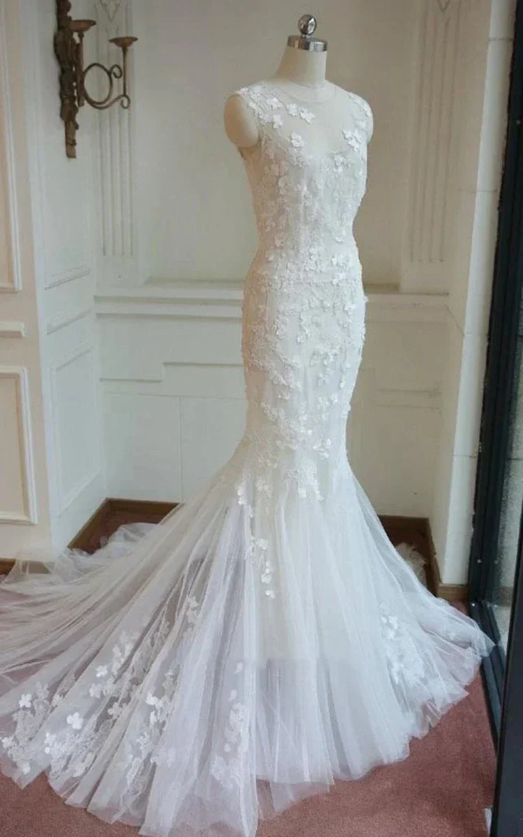 Mermaid Sleeveless Lace Appliques Covered-Button Tulle Wedding Dress