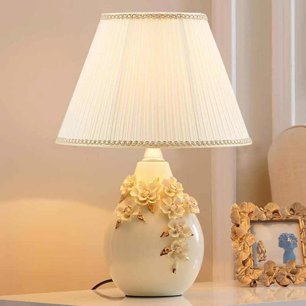 White Ceramic Ceramic Carved Table Lamp with Fabric Lampshade