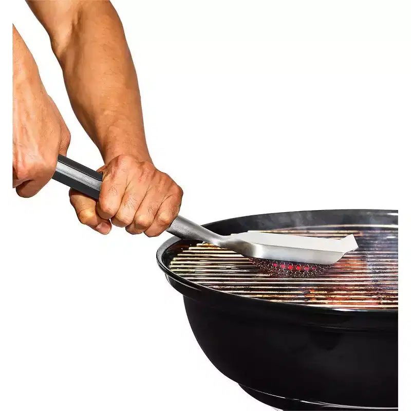 OXO Coiled Grill Brush With Replaceable Head