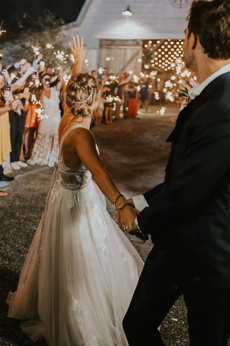 Marvelous V-neck A-Line Wedding Dress Tulle Appliques Rustic Wedding Dress