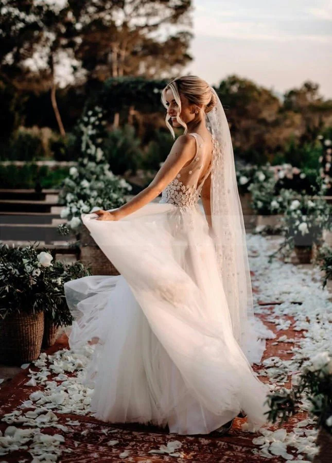 Bohemian Sexy Deep V Neck Sleeveless Lace Appliques A-Line Country Wedding Dresses