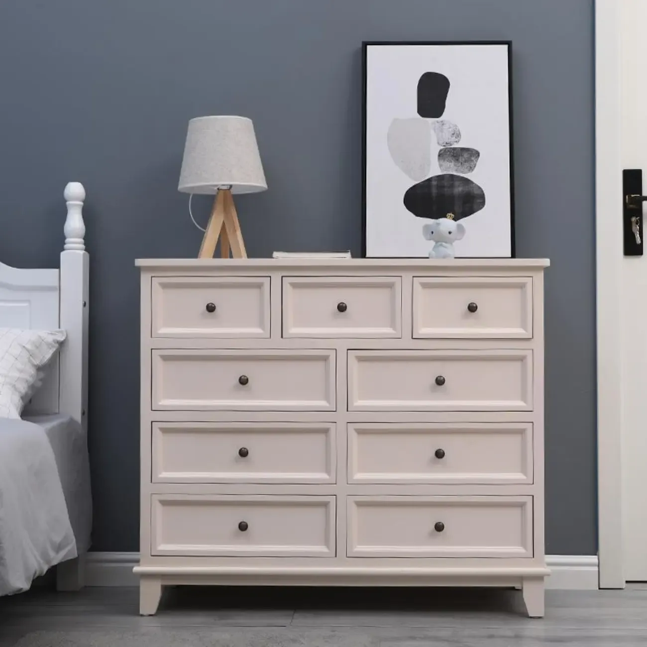 Elegant Wooden 7-Drawer White Dresser with Metal Handle