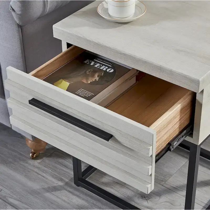 Roundhill Furniture Findlay 3-Piece Bedroom Set in White Dove