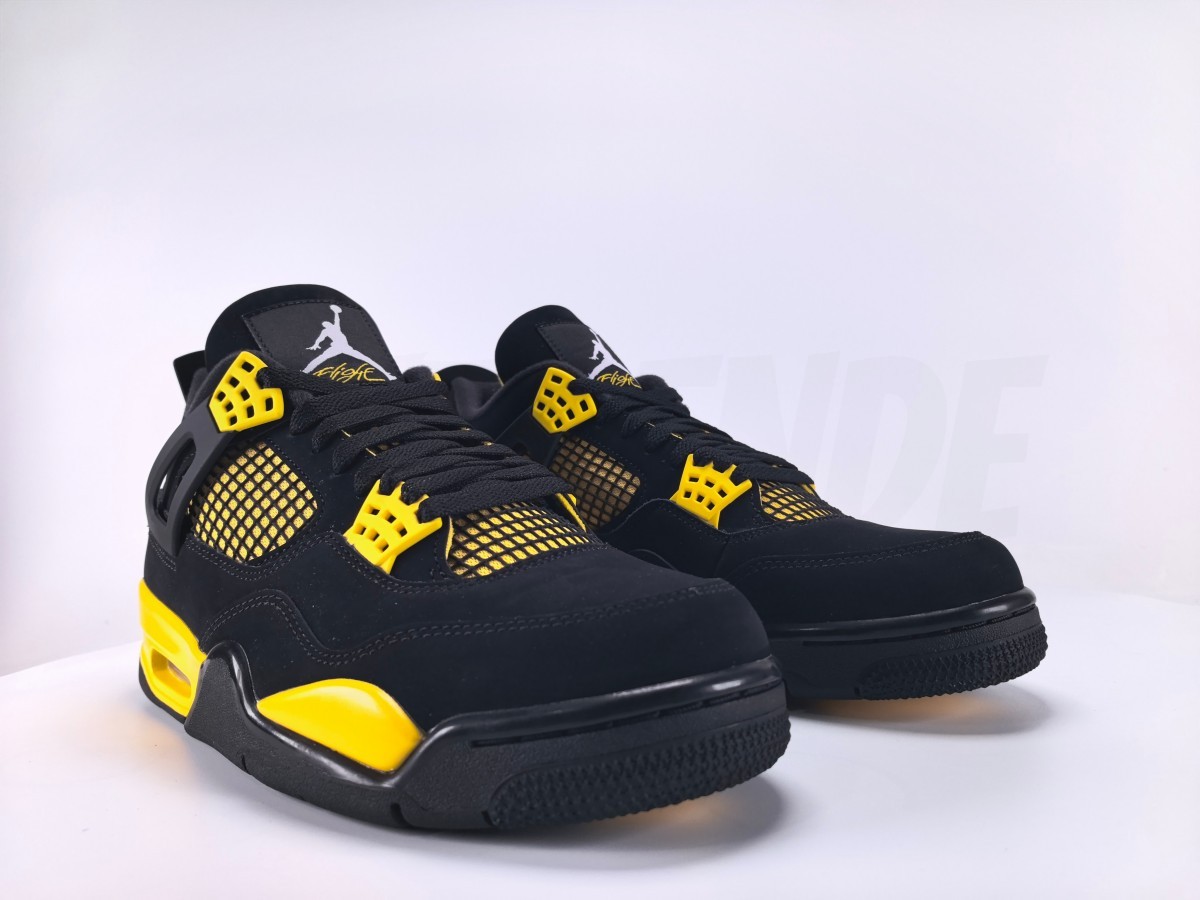 Jordan 4 Retro Thunder (2023) - Aktrende