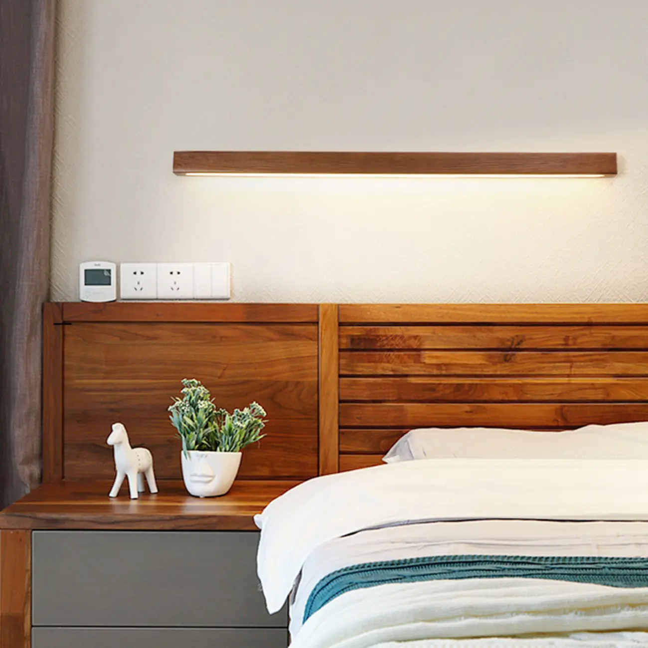 Indoor Minimalist Wooden Linear LED Wall Light