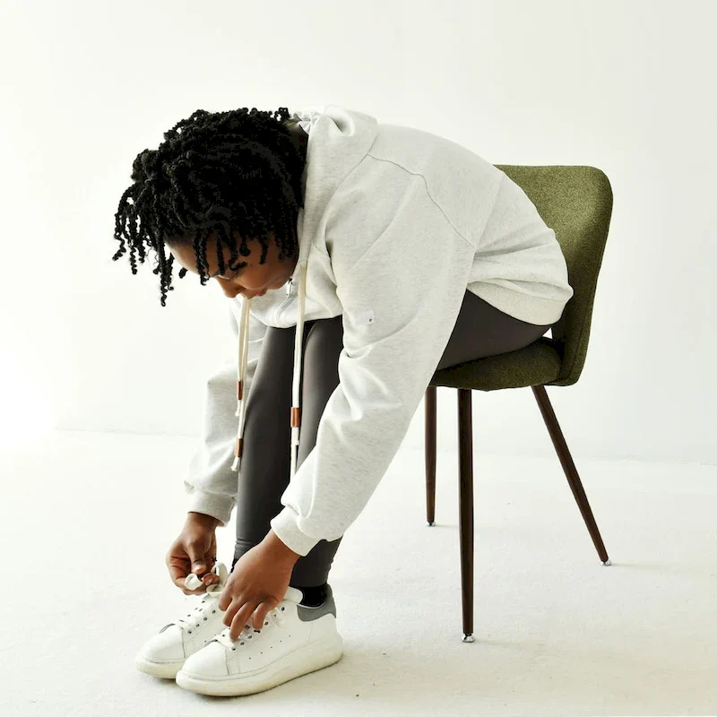 Upholstered Modern Cutout Back Dining Chair with Walnut LegSet of 4)