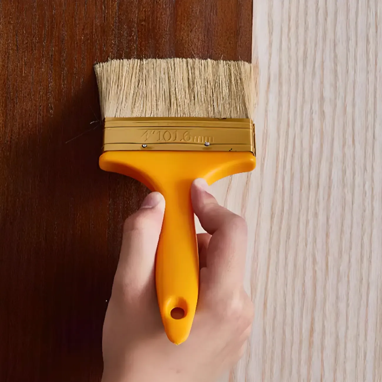Traditional Dark Brown Wood Round Dining Table