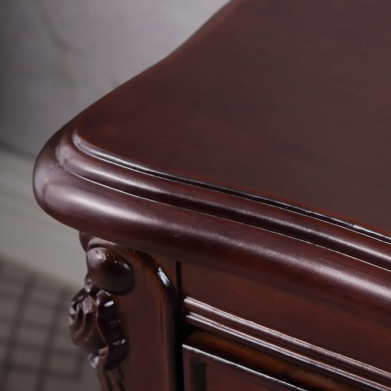 Traditional Carved Wood 2-Drawer Nightstand