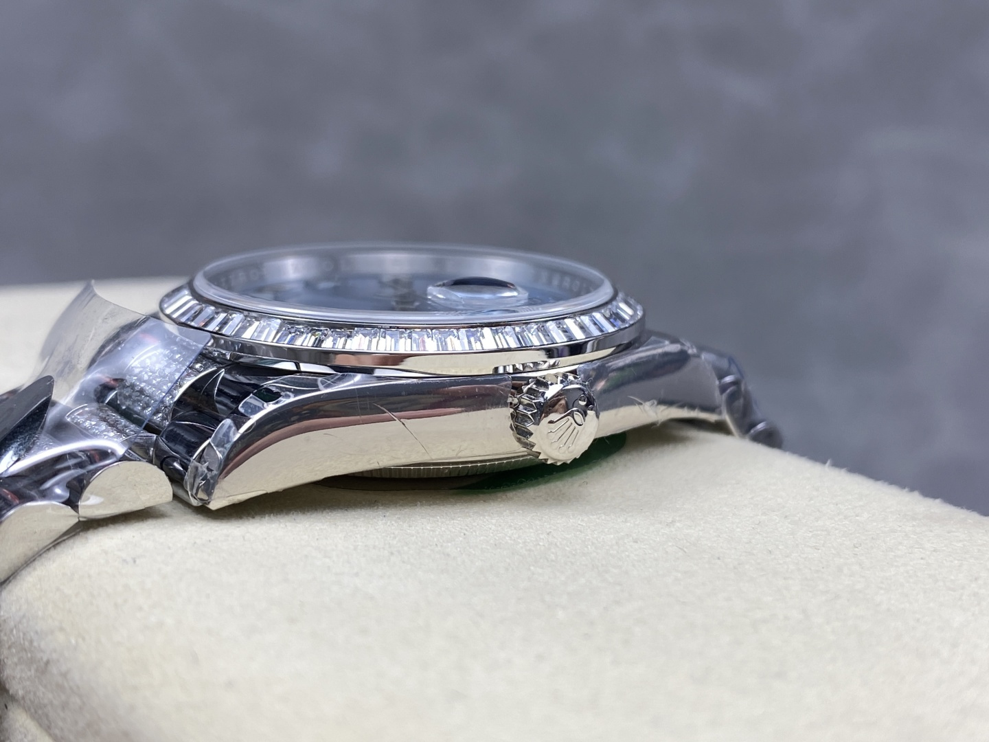 Rolex Day-Date replica case side profile with crown and fluted bezel
