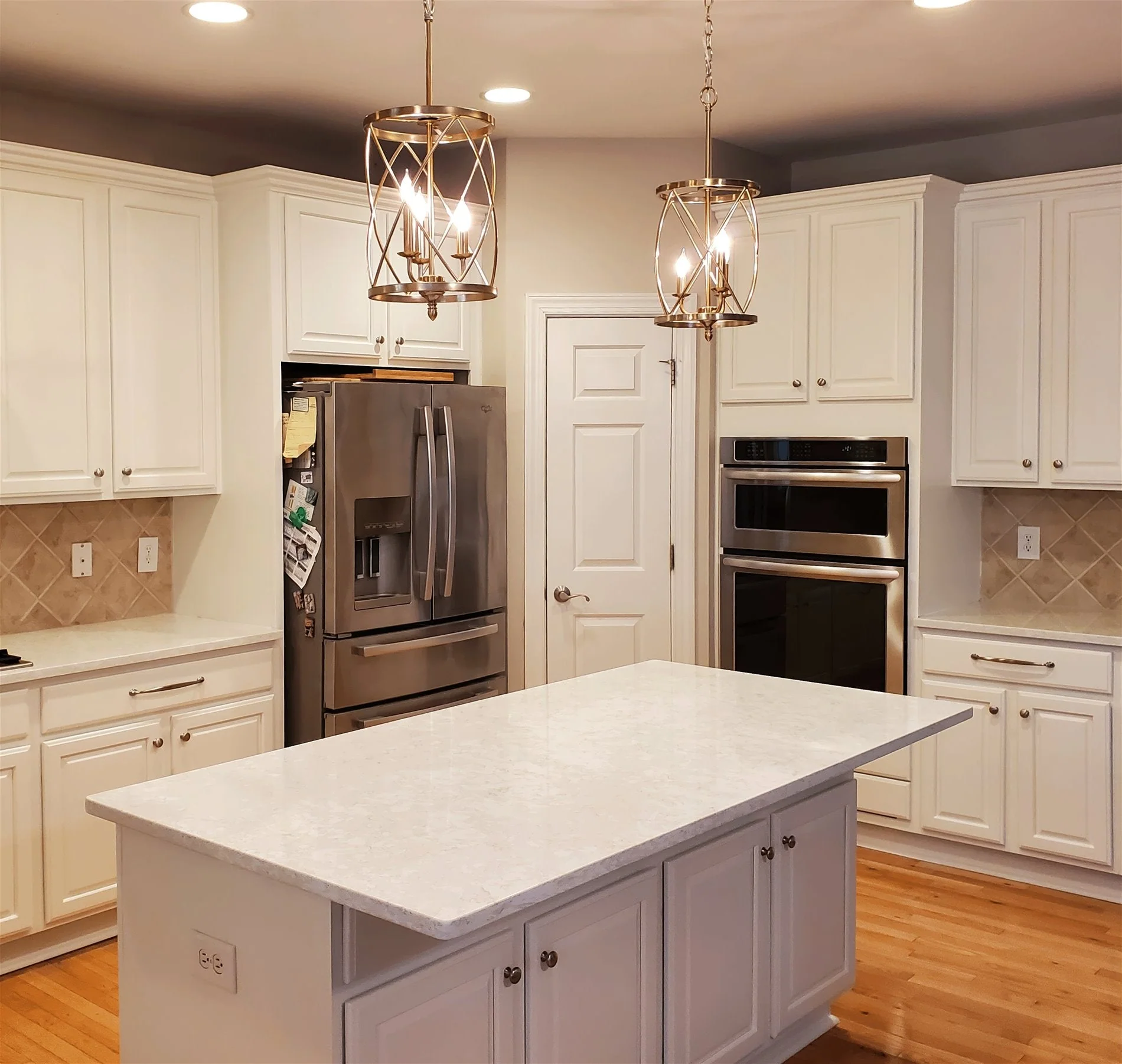 Eleanor 27 Traditional 3-Light Foyer Pendant Chandelier