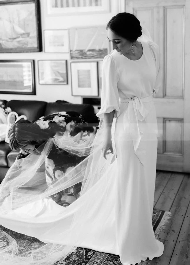 Simple Elegant Half Sleeves Crepe O-Neck White Wedding Dresses with Sash