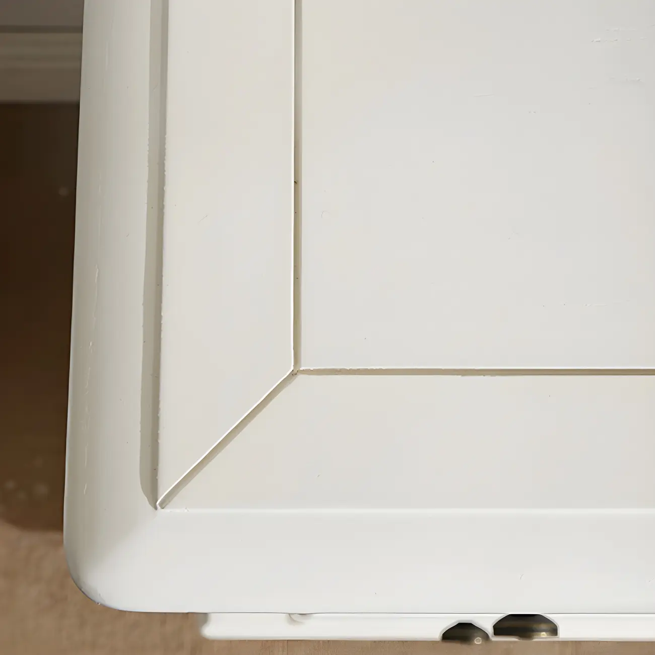 Classic White Wooden Dresser with 5-Drawers