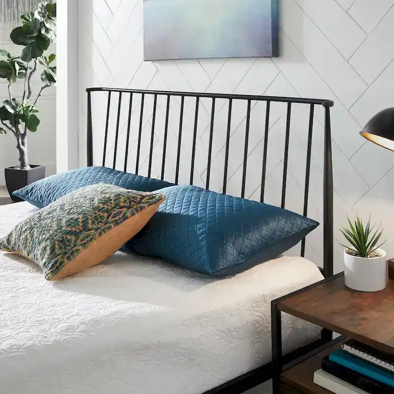 Black Metal Queen Bed – Curved Spindle Frame, 1-Person