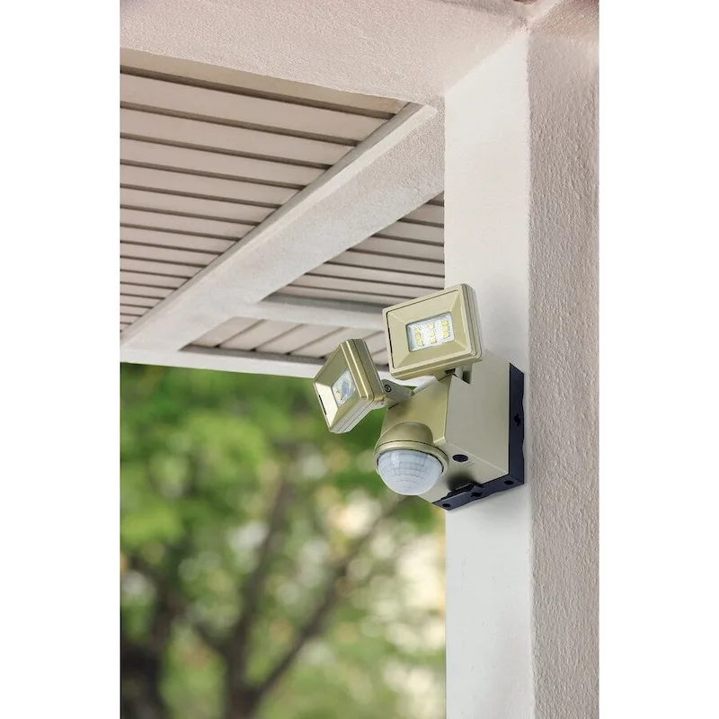 IQ America 700 Lumen Battery Operated LED Motion Security Flood Light w L-Bracket Mount