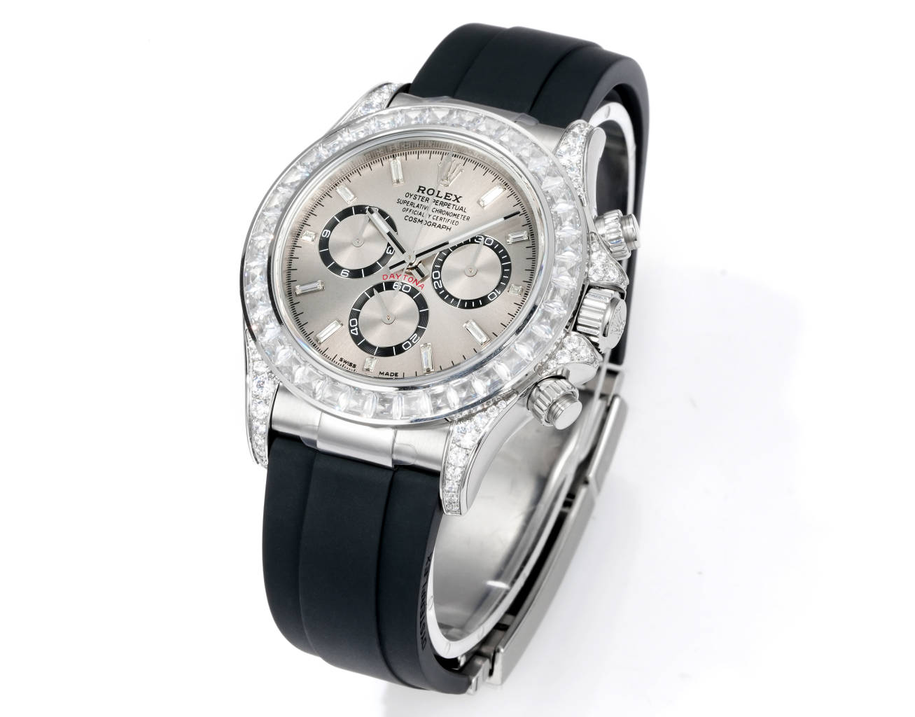 Rolex Daytona 126500 replica front view with silver dial, black subdials and rubber strap