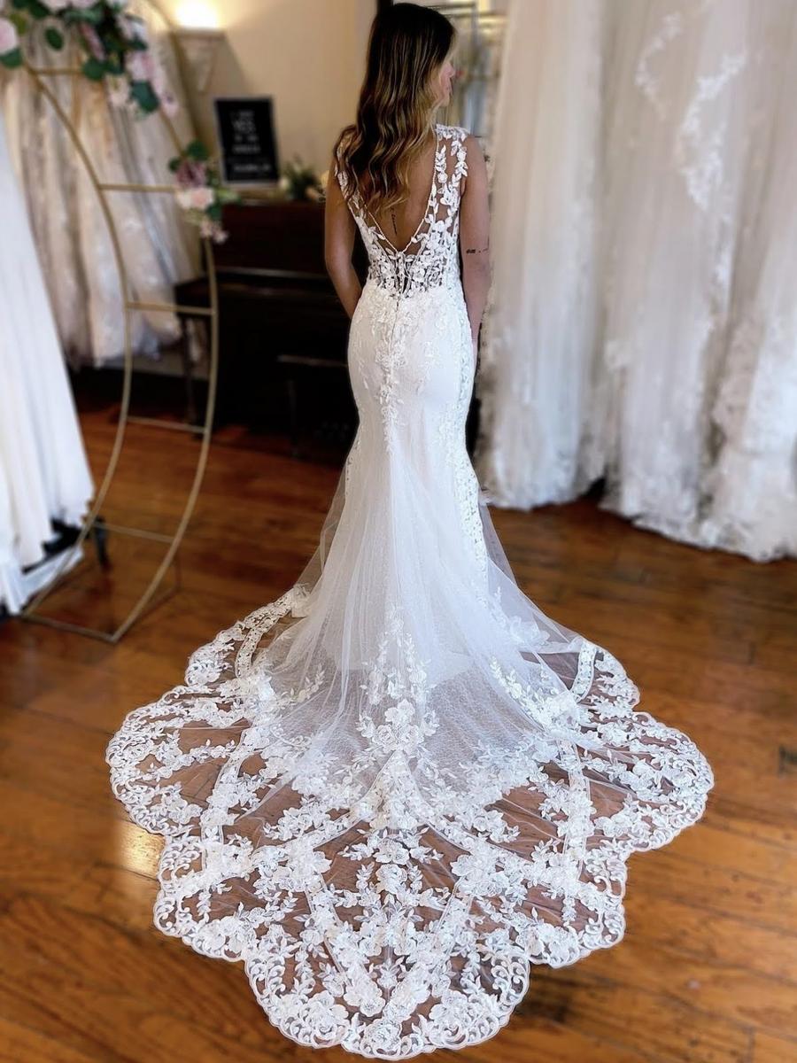 Mermaid V-Neck Long Sleeves Wedding Dress With Appliques
