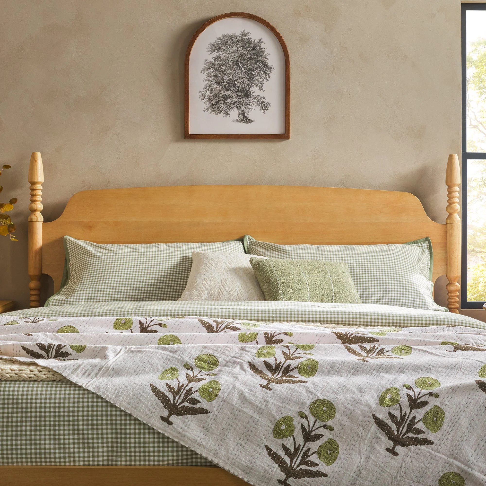 Traditional Vivienne Easy Assembly Solid Wood Bed