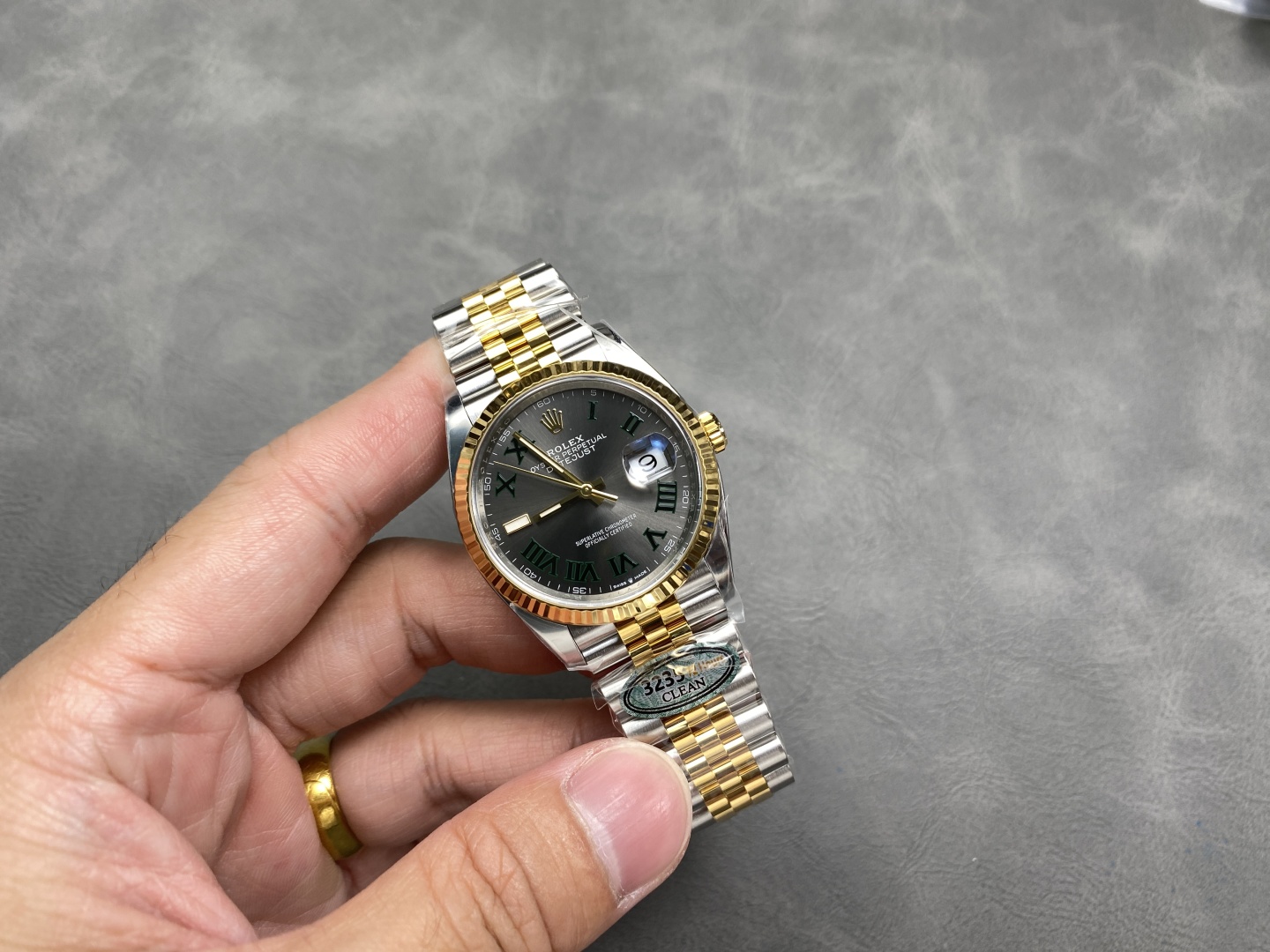 Replica Rolex Datejust 36 Clean Factory - vista general en mano