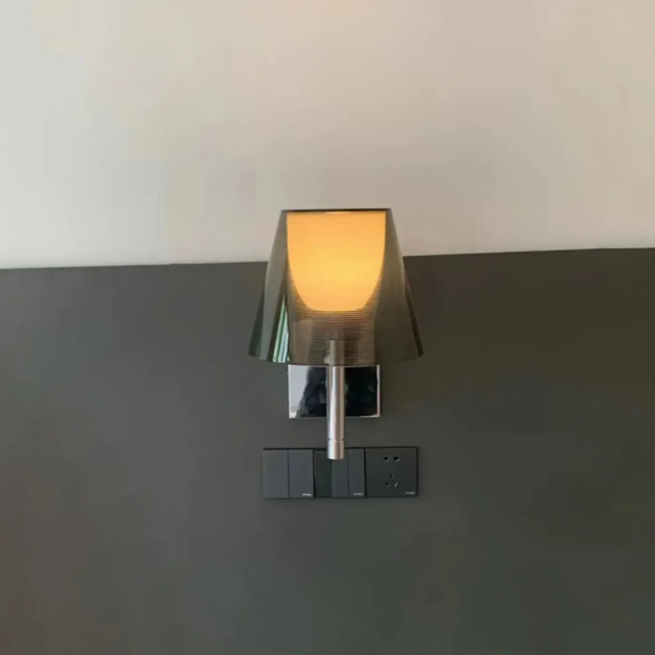 Modern Simple Metal Mini Wall Sconce