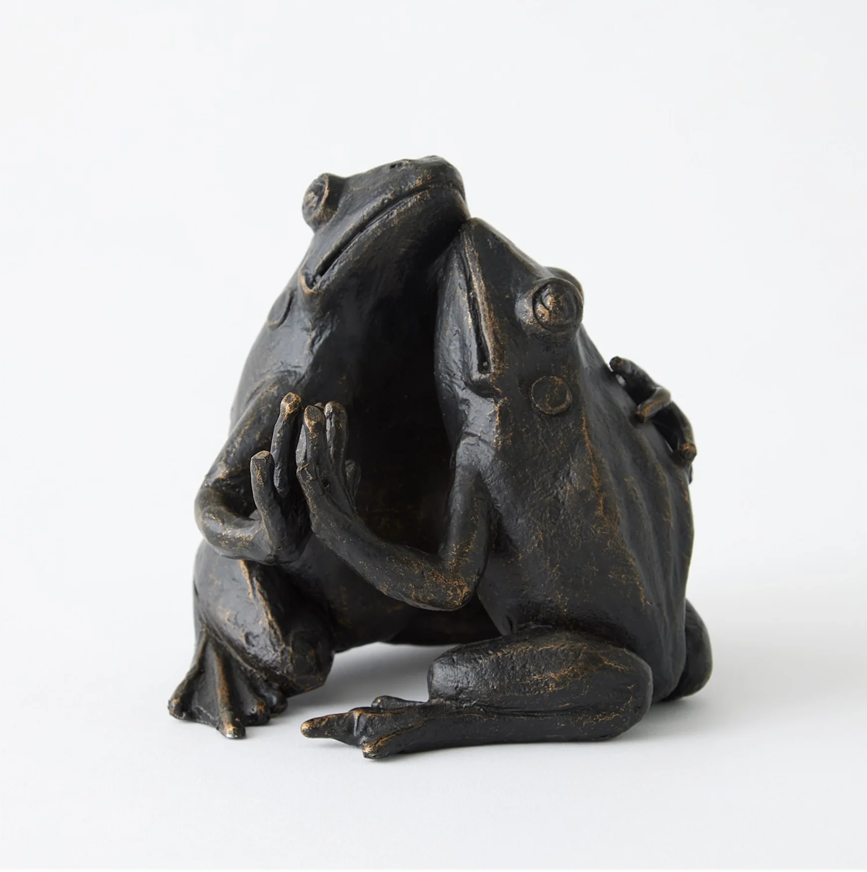 HUGGING FROG SCULPTURE