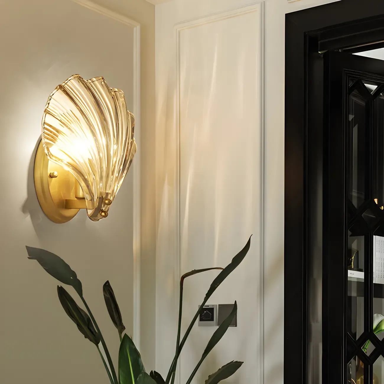 Artistic Glass Gold Shell Wall Sconce