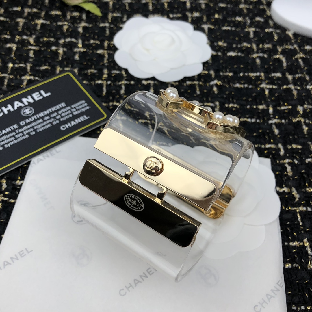 CCS166 Chanel Large Chunky acrylic bracelet - ccjewelryacc