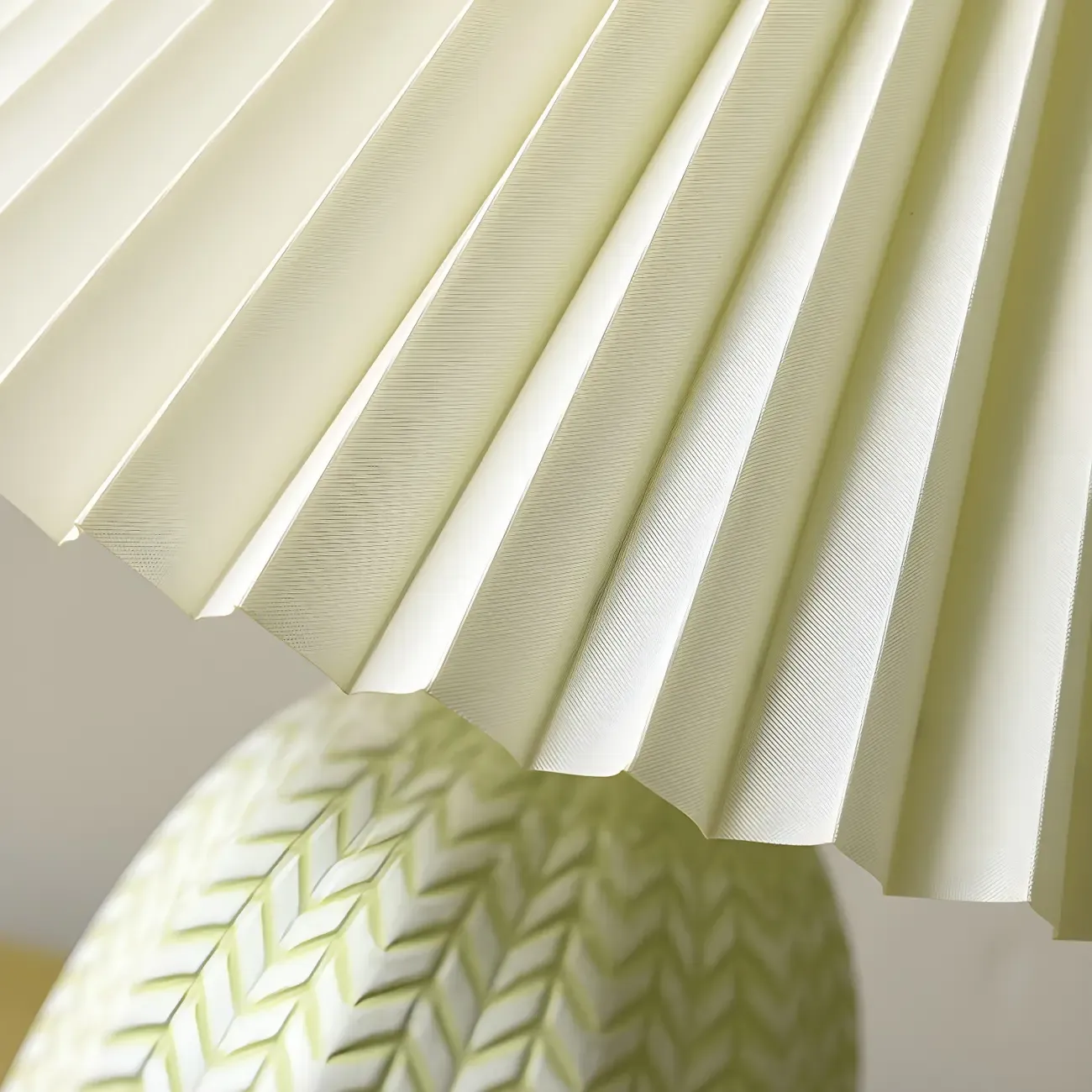 Country Style Pleated Shade Ceramic Table Lamp