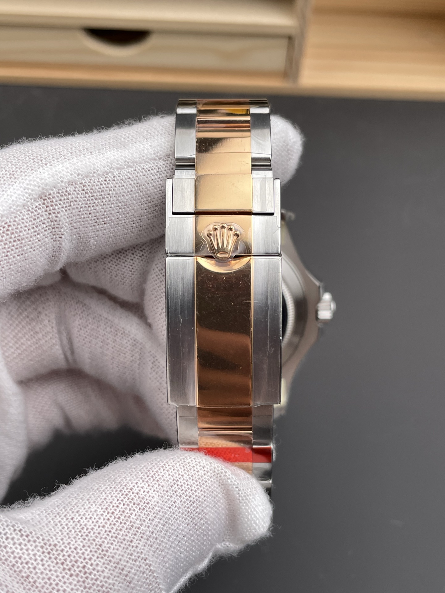 Two-tone Rolex Yacht-Master replica bracelet clasp with rose gold center links