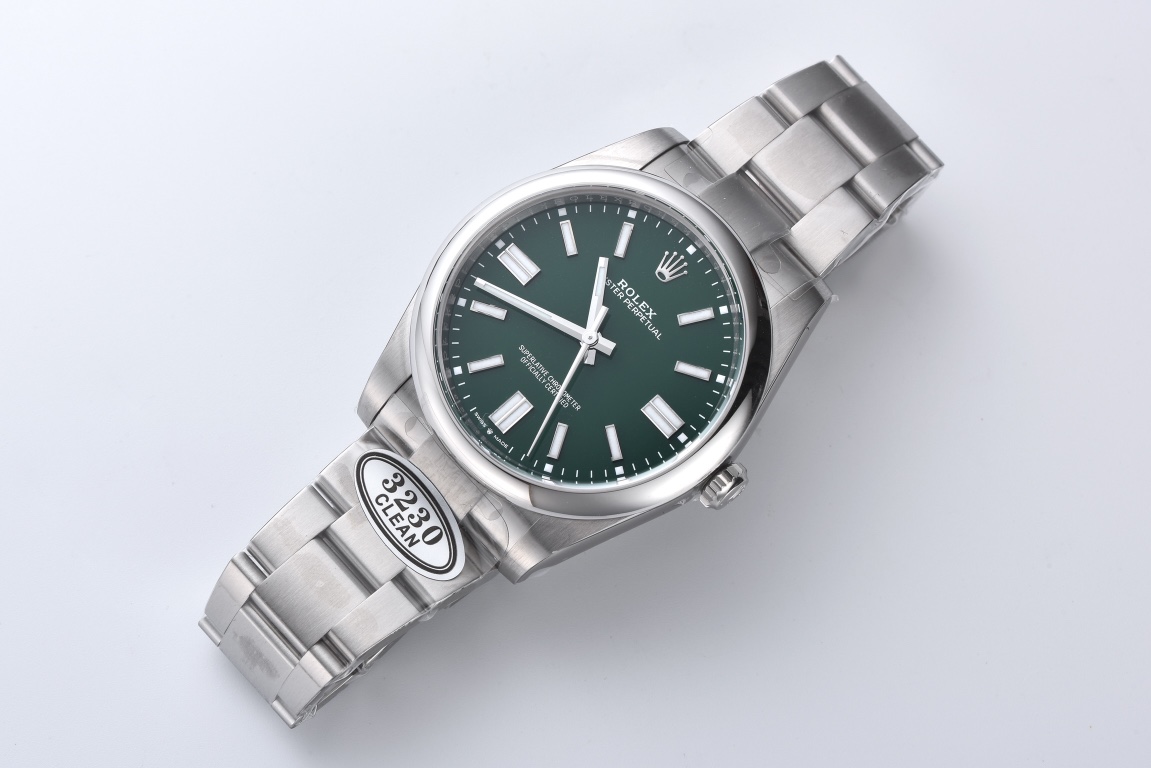 Rolex Submariner No-Date 3230 super clone with green dial and Clean factory label on bracelet