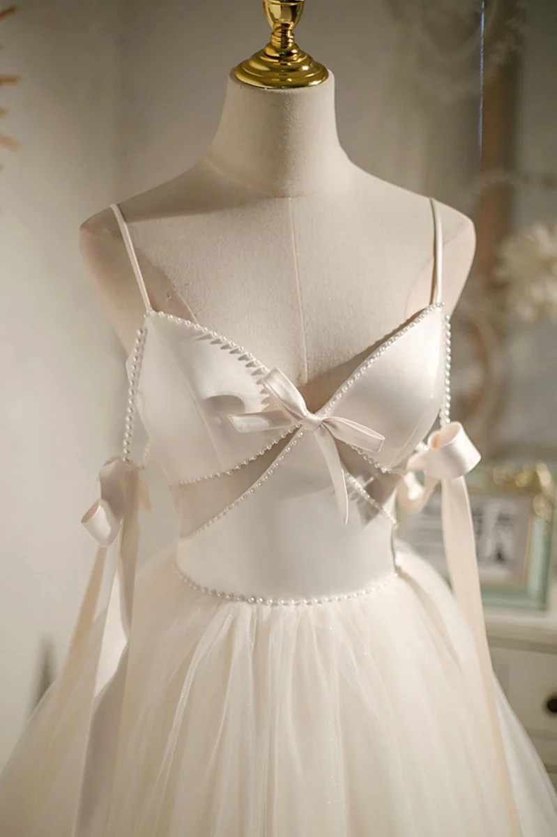 Champagne Spaghetti Straps V-Neck Tulle Short Homecoming Dress with Bow