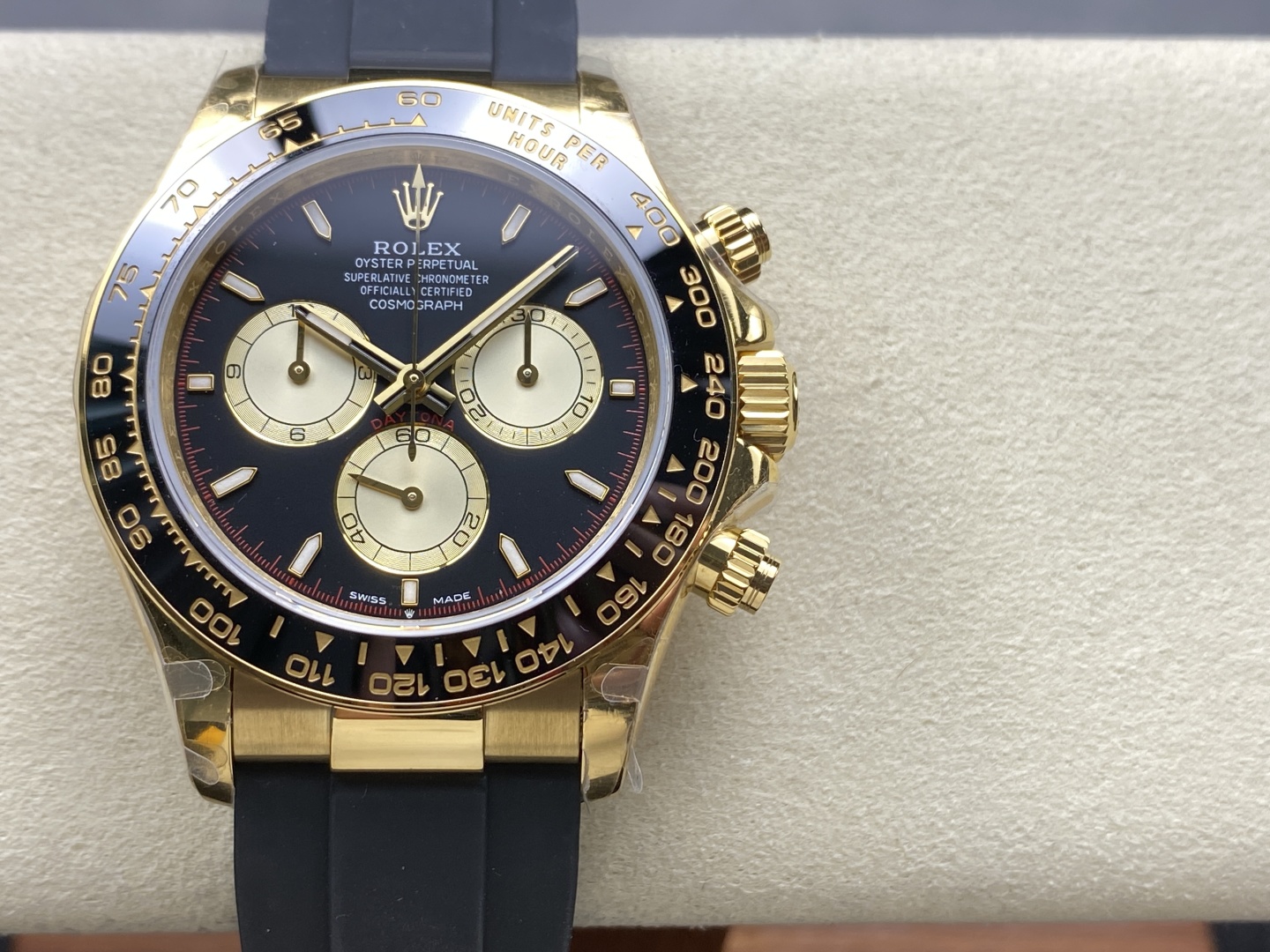 Réplica Rolex Daytona 4131 de alta calidad - esfera negra, caja oro y correa de caucho