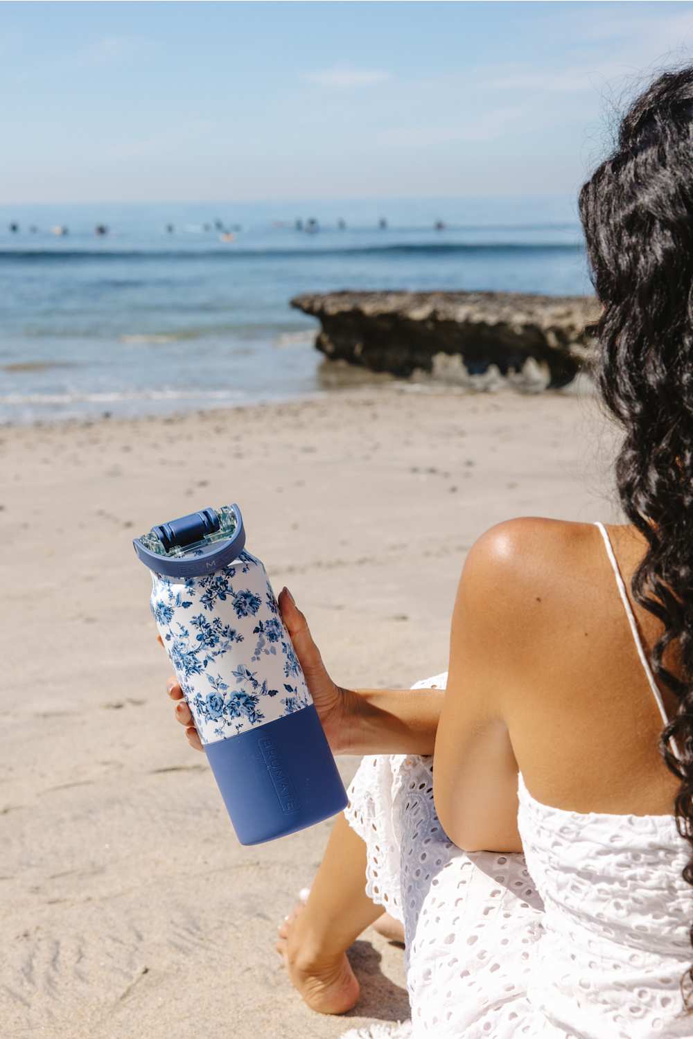 BruMate Rise 35 oz Water Bottle in Sorrento | DWRI35SOR-WHITEBLUE