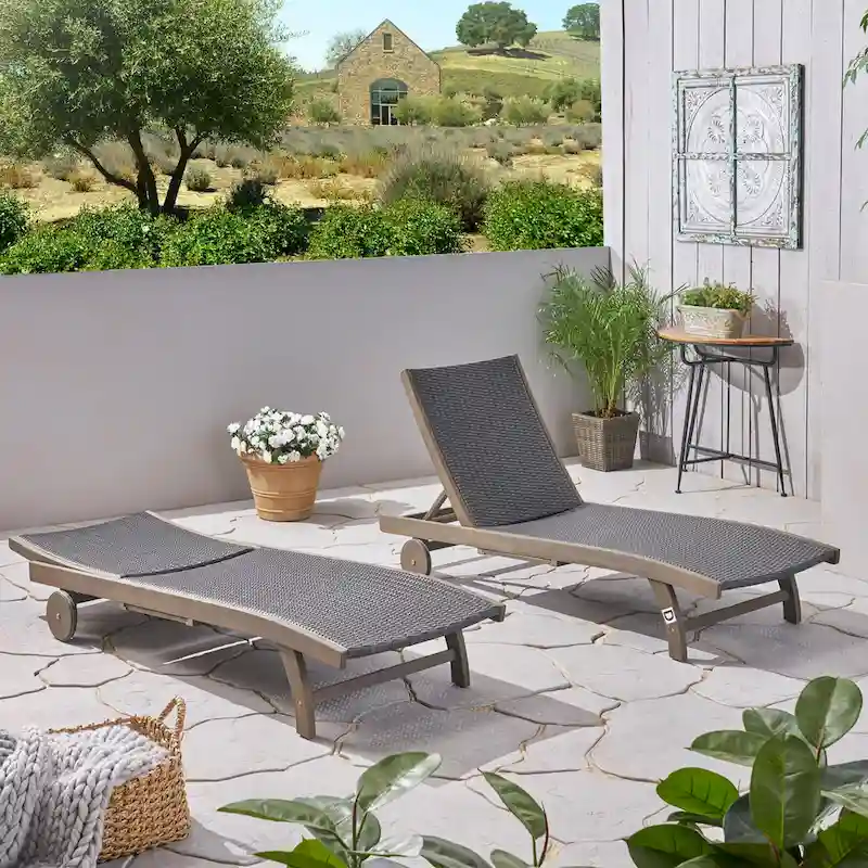 Banzai Chaise Lounge With Pull-Out Tray